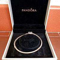 Bracciale Pandora con chiusura a cuore