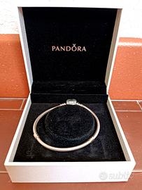 Bracciale Pandora con chiusura a cuore