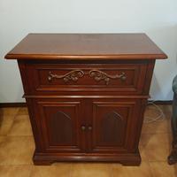 Mobile stile classico con sportelli 