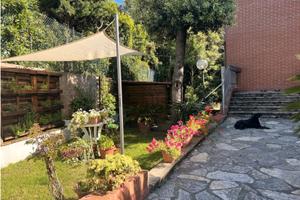 Tirrenia: quadrilocale ristrutturato con giardino