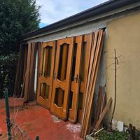 5 porte di legno e vetro
