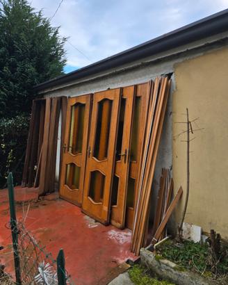 5 porte di legno e vetro