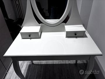 Toiletta trucco con specchiera