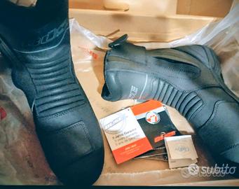 stivali motociclista nuovi tg 42.5