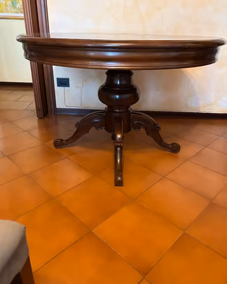 Tavolo in legno di noce D 120cm H 80 cm
