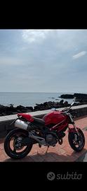 Ducati monster 696