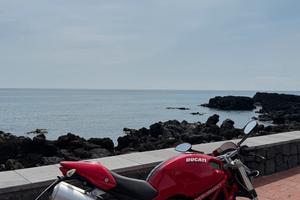Ducati monster 696