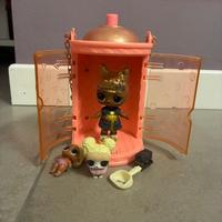 LOL con cofanetto, bimba e cane