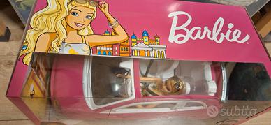 Macchina Fiat 500 con Barbie