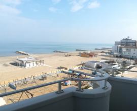 Rosso - Bilocale Fronte Mare, Misano Adriatico -