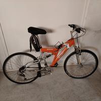 bicicletta ammortizzata. 