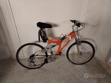 bicicletta ammortizzata. 