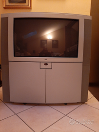 Televisore loewe planus