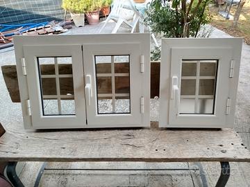 Finestre PVC bianco con Inglesine