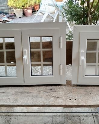 Finestre PVC bianco con Inglesine