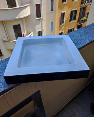 Vaso quadrato 40 x 40 esterno, 30 x 30 interno.