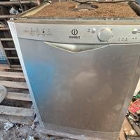 lavastoviglie  indesit 