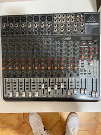 mixer behringer 8 canali