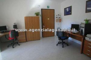 4 appartamenti 100 mq piano rialzato