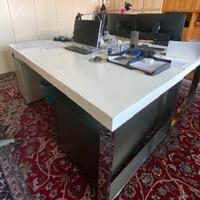 TAVOLO  BIANCO IN LEGNO E GAMBE IN FERRO