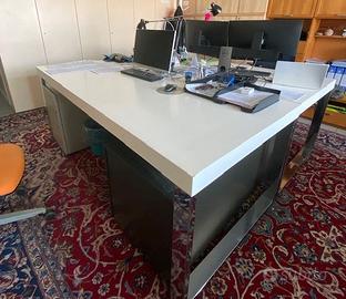 TAVOLO  BIANCO IN LEGNO E GAMBE IN FERRO