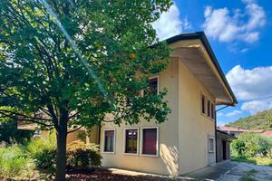 Villa di 354 m² con più di 5 locali e box auto dop