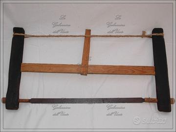 Antica sega a mano in legno vintage