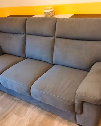 Divano  tre posti
