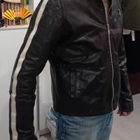 giubbino uomo in pelle nero.