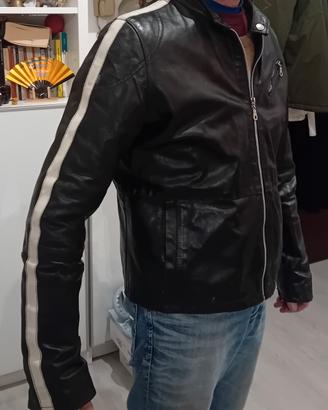 giubbino uomo in pelle nero.