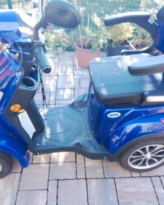 Scooter elettronico per anziani o disabili