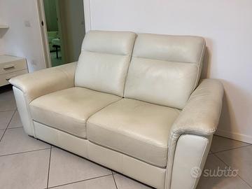 Divano due posti color panna