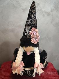 Gnometta fatta a mano in rosa,nero e grigio