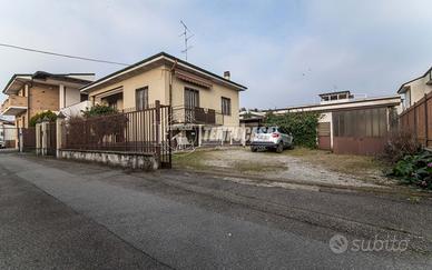 VILLA UNIFAMILIARE CON GIARDINO DI 400 MQ!