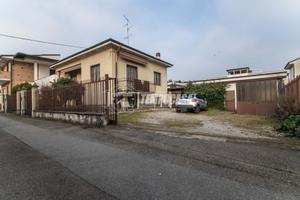 VILLA UNIFAMILIARE CON GIARDINO DI 400 MQ!