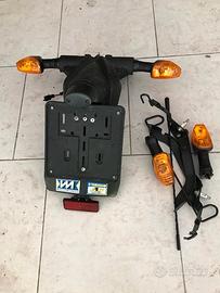 Portatarga con frecce originali Kawasaki Z750
