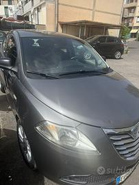 Lancia ypsilon 2014