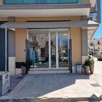 Triggiano - Locale commerciale angolare in centro