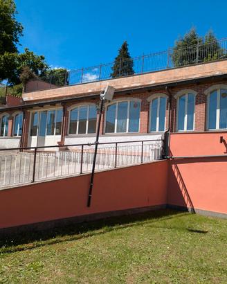 Locale commerciale per feste