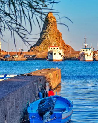 ?? sicilia- acitrezza a due passi dal mare ?