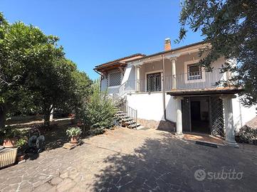 VILLA SINGOLA A GENZANO DI ROMA