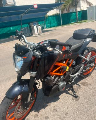 Duke 390