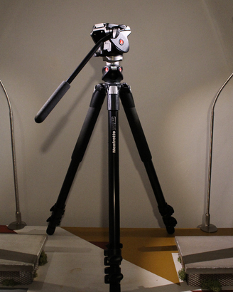 Manfrotto 055XPROB Testa 701HDV + sacca imbottita