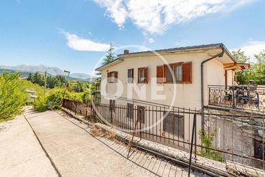 Villa di 200 m² con più di 5 locali e box auto dop