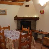 Casetta di montagna con camino