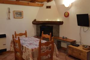 Casetta di montagna con camino