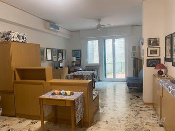 Ampio monolocale con posto auto