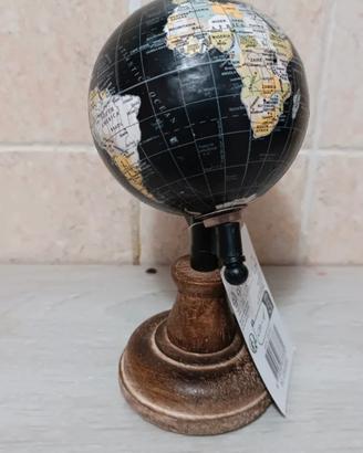 Mini mappamondo in miniatura