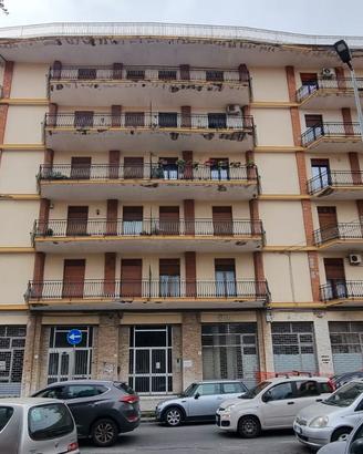 Acireale(Grassi Bertazzi) ampio 5 vani + garage