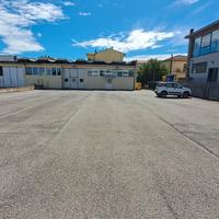 Capannone con piazzale privato